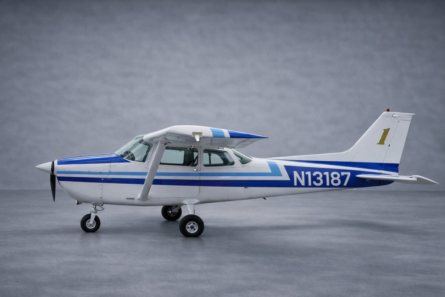 Cessna 172M N13187