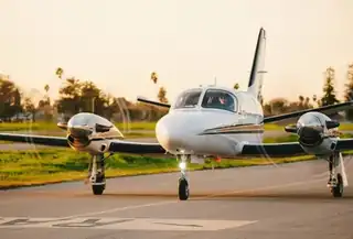 Pilot logging solo PIC time building hours in a Flight Time single engine aircraft